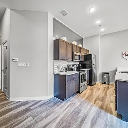 Appartement 2Br Unit In The Heart Of Dt With View Of Playhouse Square, Pool & Gym Access- 305 à Cleveland Extérieur photo