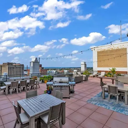 Appartement 2Br Unit In The Heart Of Dt With View Of Playhouse Square, Pool & Gym Access- 305 à Cleveland Extérieur photo