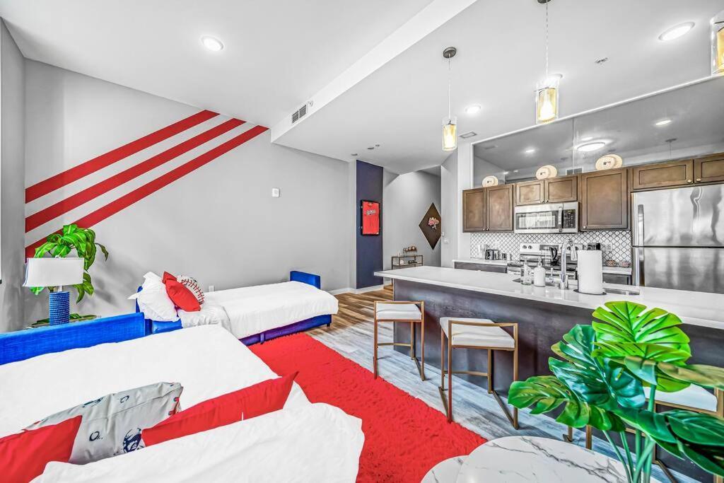 2br Unit In The Heart Of Dt With View Of Playhouse Square, Pool & Gym Access- 305 Apartment